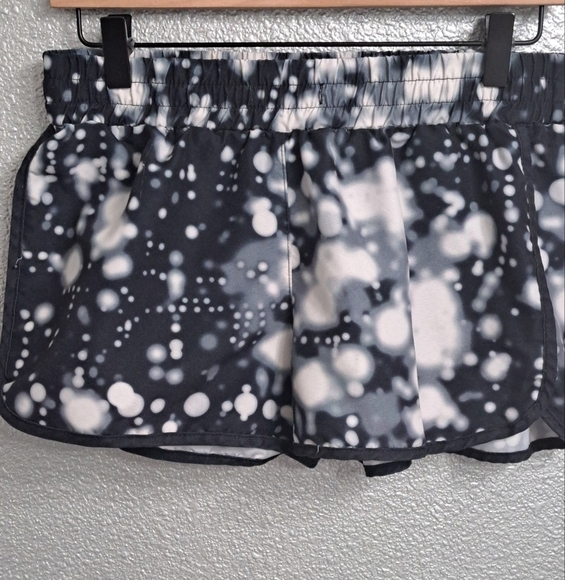 Athletic Patterned Running Shorts   Size M (28") - Picture 1 of 5